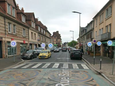Murs occupés - Fromagerie - Emplacement premium Pont L’évêque - Renta : 8,59% post rév - Image 1