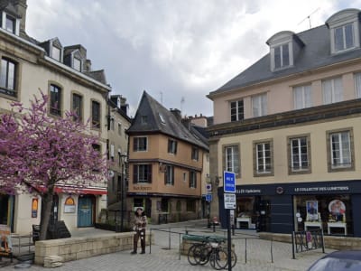 EXCLUSIF - Angles Murs Occupés Restaurant Extraction + Droit de terrasse + Licence 4 Maguy Superstar sur la Place Prime de Morlaix - Image 1