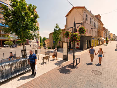 Off market · Murs occupés restaurant de poké bowls, rue piétonne numéro 1 · Roanne (42) · Rentabilité 7,57 % - Image 1