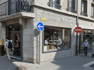 Exclusivité · Murs occupés restaurant d'angle avec extraction, La Table des Matrus · Saint-Étienne (42) · Rentabilité 8,57 % - Image 1