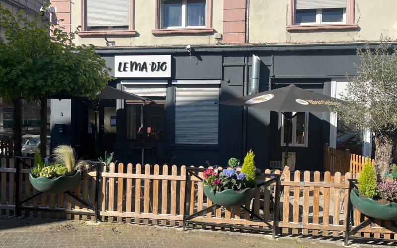 Photo 1 - EXCLUSIF - 3 Murs Occupés Avec Extraction Ould-Chikh (Cuisine Artisanal) / Le Ma'Djo / The Smash Burger à 9% de rentabilité à Forbach