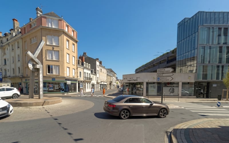 Photo 1 - OFF Market - Salon de coiffure d'angle - Chateauroux - Renta 7%