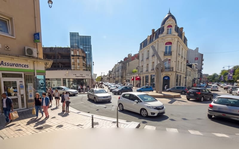 Photo 2 - OFF Market - Salon de coiffure d'angle - Chateauroux - Renta 7%