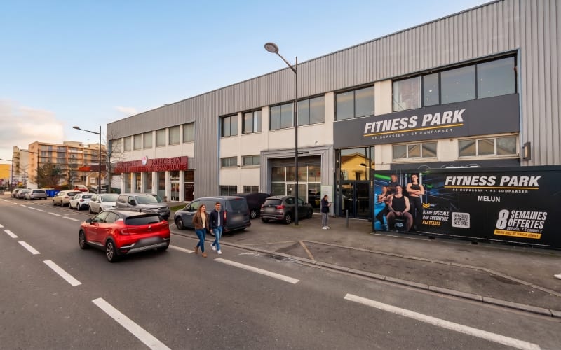 Photo 2 - Off market · Murs occupés portefeuille de 3 lots, salle de sport, centre auto et restaurant · Melun (77) · Rentabilité 8,01 %