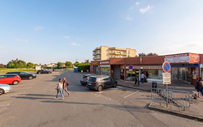 Photo 1 - Off market · Murs occupés portefeuille de 3 lots pizzeria, laboratoire et traiteur · Le Mesnil-Saint-Denis (78) · Rentabilité 10,39 %