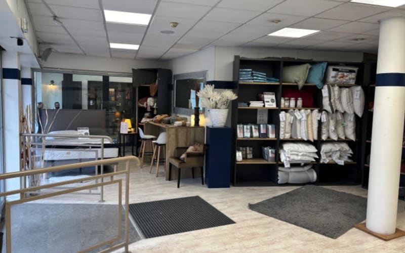 Photo 3 - Murs occupés - Saint Louis - Enseigne de literie avec plus de 70 points de vente - Axe ultra passant - Renta 10%