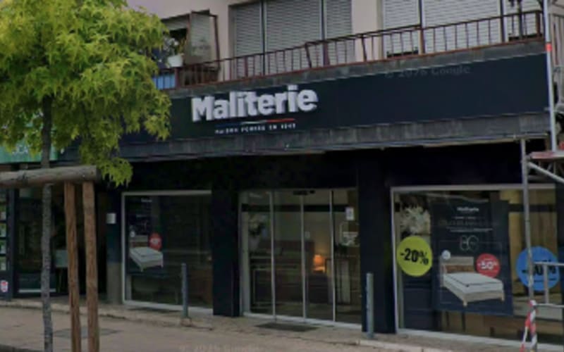 Photo 1 - Murs occupés - Saint Louis - Enseigne de literie avec plus de 70 points de vente - Axe ultra passant - Renta 10%