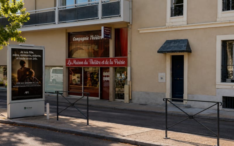 Photo 2 - Off market · Murs occupés théâtre, locataire depuis 2019 · Nîmes (30) · Rentabilité 9,07 %