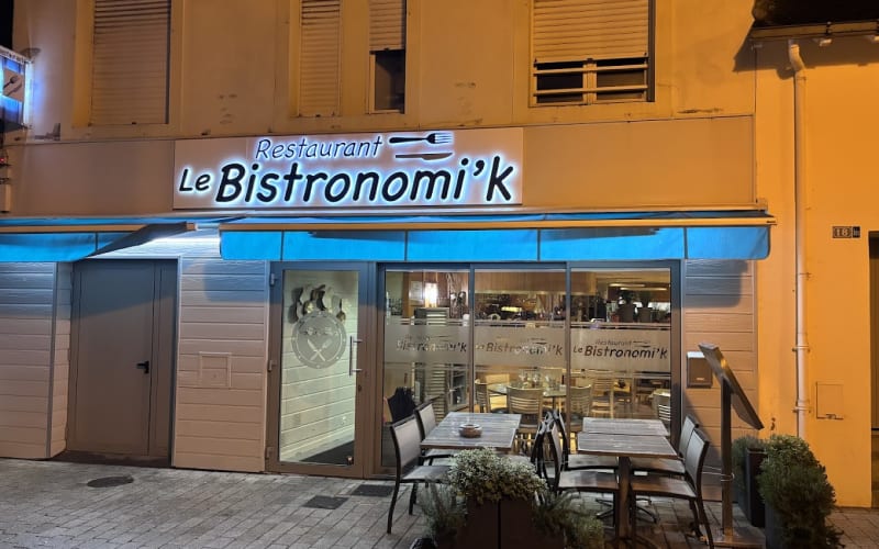Photo 1 - Off market · Murs occupés restaurant avec extraction et 2 studios, locataire depuis 2019 · Pornic (44) · Rentabilité 7,35 %
