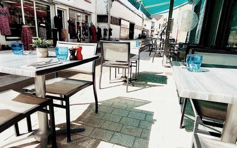 Photo 2 - Off market · Murs occupés restaurant avec extraction et 2 studios, locataire depuis 2019 · Pornic (44) · Rentabilité 7,35 %