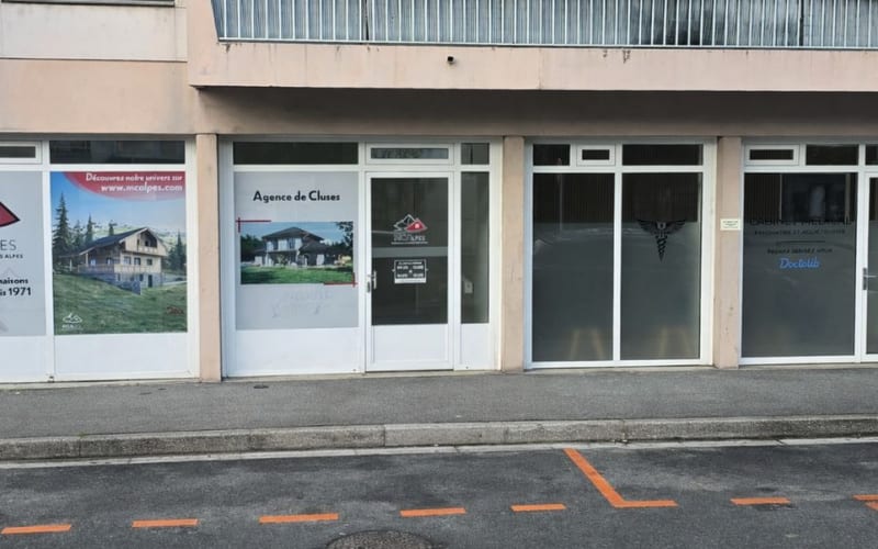 Photo 1 - Exclusivité -  Gros constructeur de Chalets et Cabinet Psychiatrique - Cluses - Renta : 9%