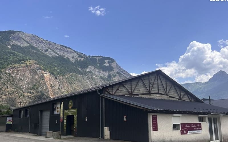 Photo 1 - OFF Market - 4 commerces + 1 libre - Au pied des pistes Le Bourg d'Oisans - Renta 10%