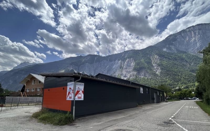 Photo 2 - OFF Market - 4 commerces + 1 libre - Au pied des pistes Le Bourg d'Oisans - Renta 10%