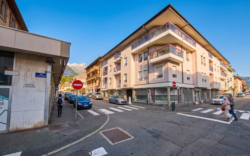 Photo 1 - OFF MARKET - Murs Occupés Locataire Premium Centre d'Imagerie Médicale du Mont-Blanc à 8% de rentabilité à Sallanches