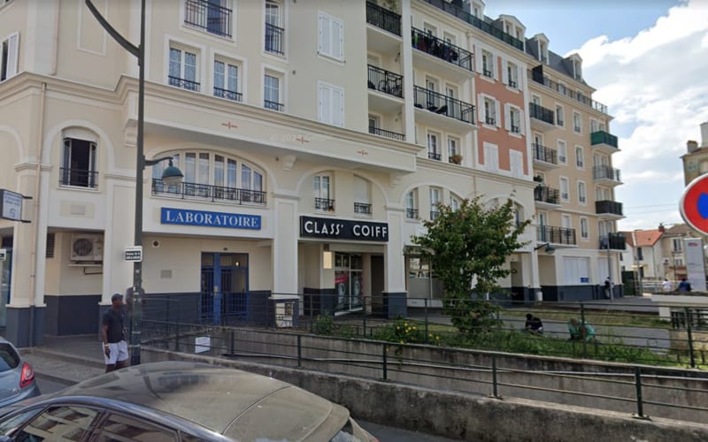 Photo 1 - OFF MARKET - Murs Occupés Coiffeur Emplacement Prime à 8,6% de rentabilité sur la Place Commerçante de Pavillons-sous-Bois