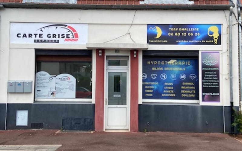 Photo 1 - Murs occupés - Monopropriété - 2 commerces + 1 appartement - Pas de Calais - Renta : 8,44%