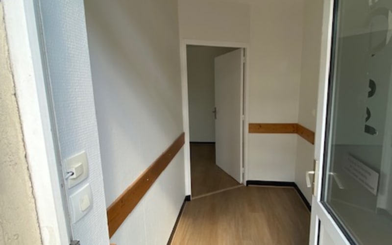Photo 2 - Murs occupés - Monopropriété - 2 commerces + 1 appartement - Pas de Calais - Renta : 8,44%