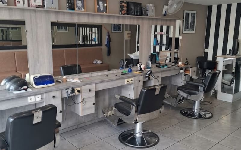 Photo 3 - Off market · Murs occupés portefeuille de 3 lots, salon de thé, coiffeur et restaurant avec extraction · Talence (33) · Rentabilité 8,04 %