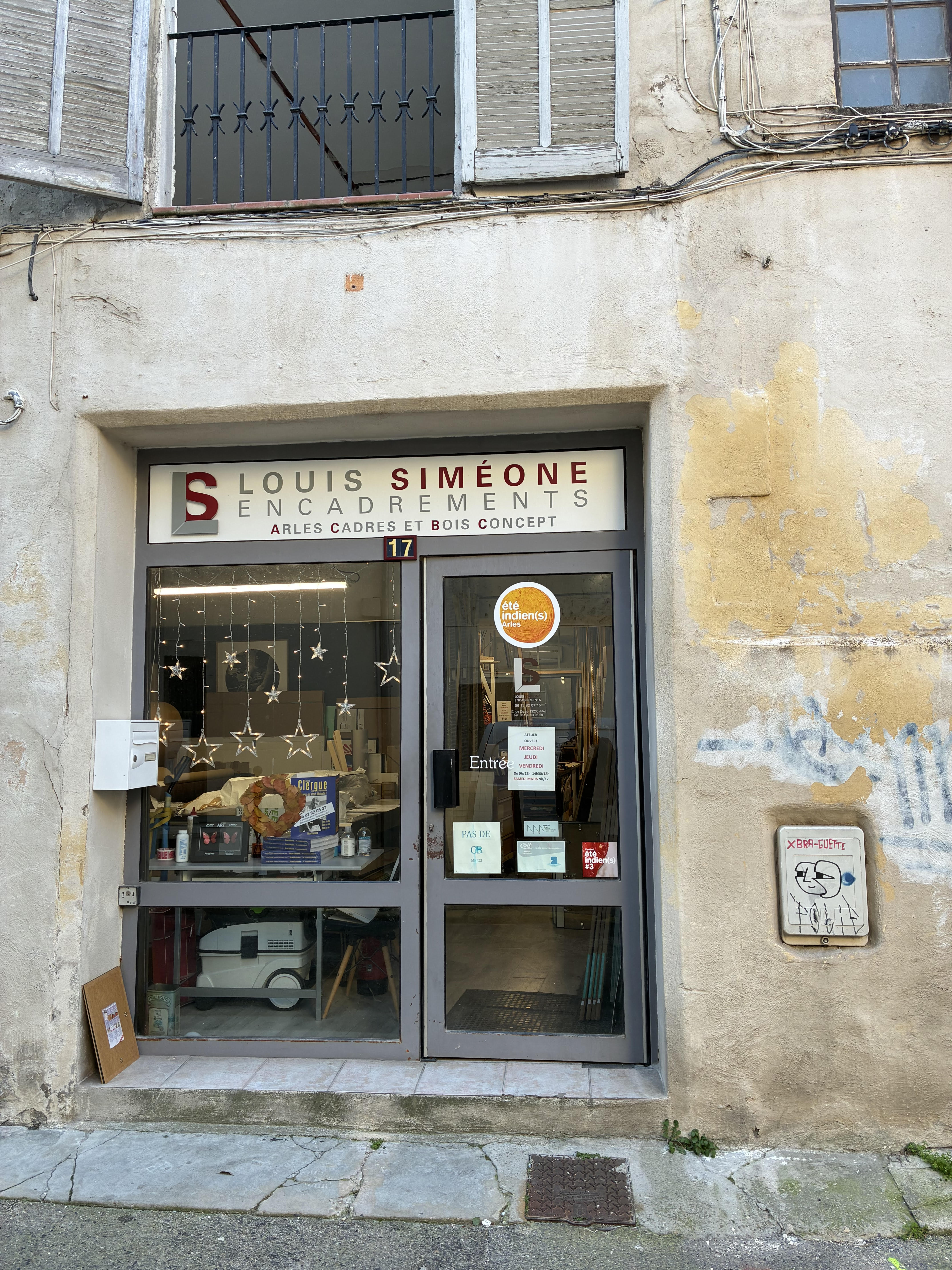 Photo 1 - Murs occupés Arles Cadres et Bois Concept , Arles