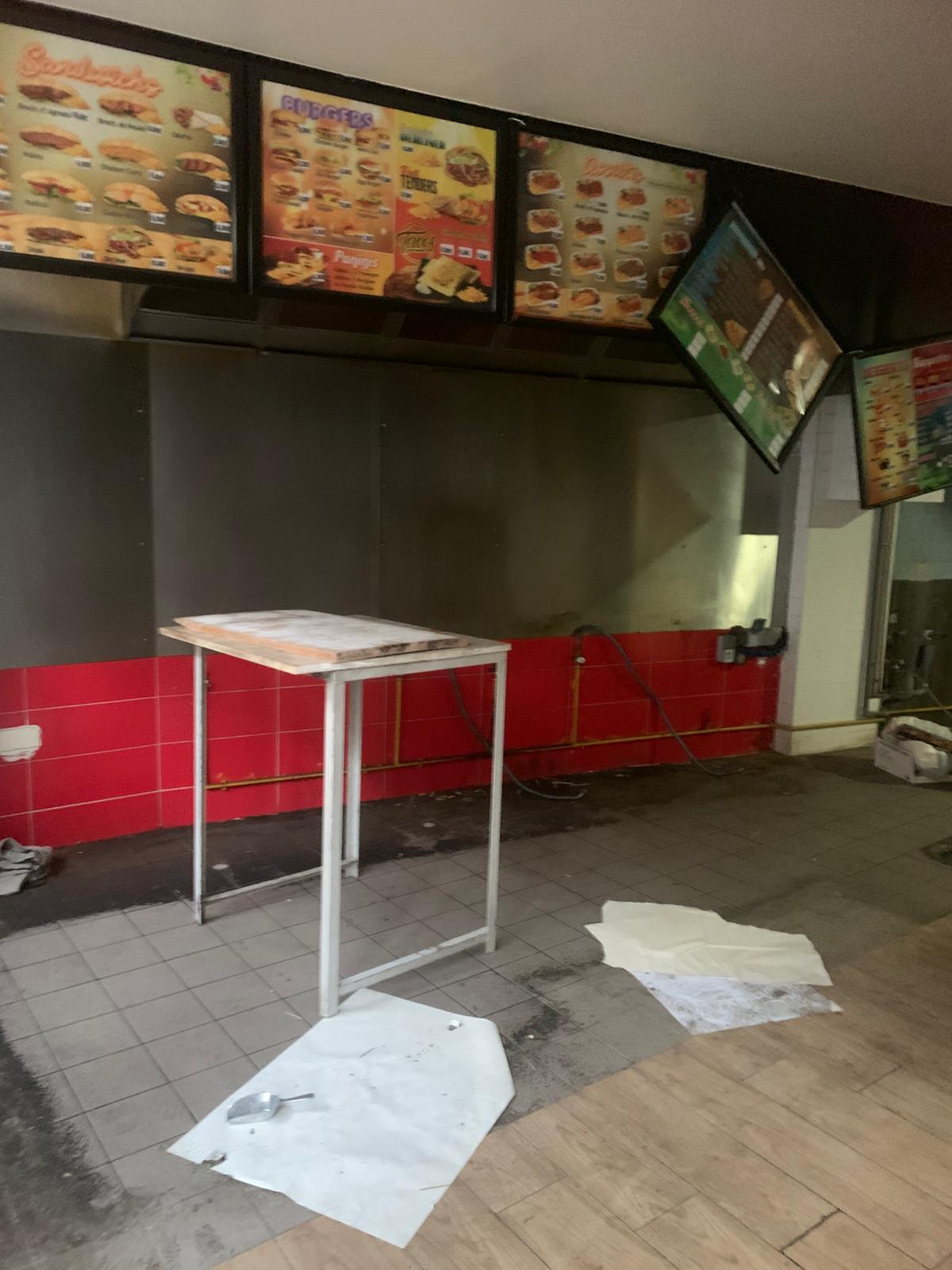 Photo 3 - LOCATION PURE - Murs Libres EX Le Saint Paul Délicieux, Quartier Le Marais, Paris 4ème