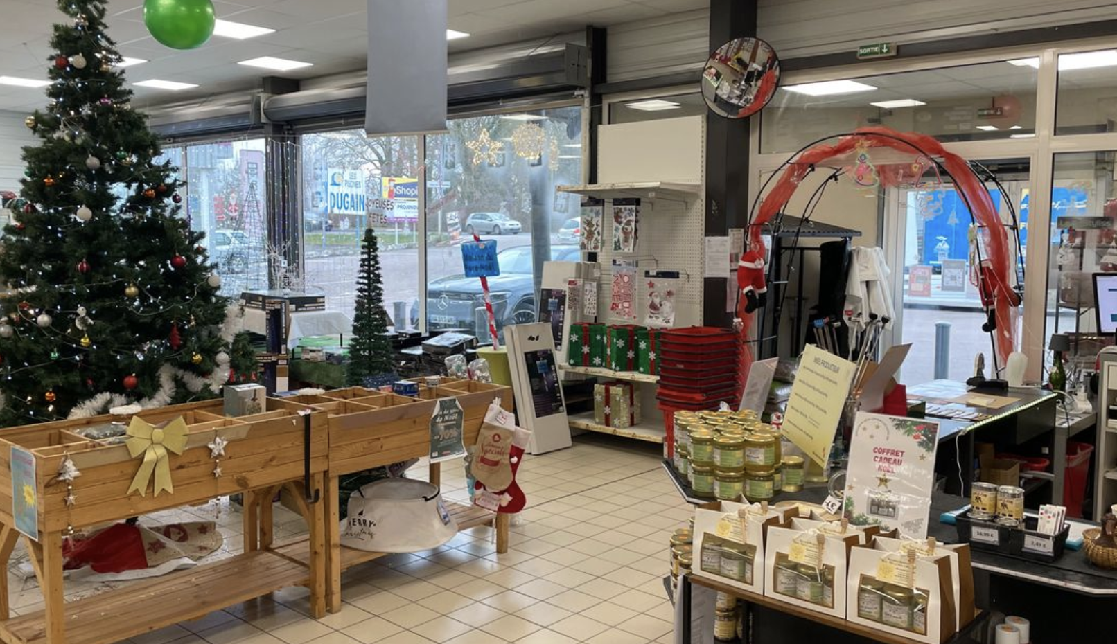 Photo 2 - Exclusivite - Shopix - Enseigne nationale d'outillage - Appoigny - Renta 8,3%