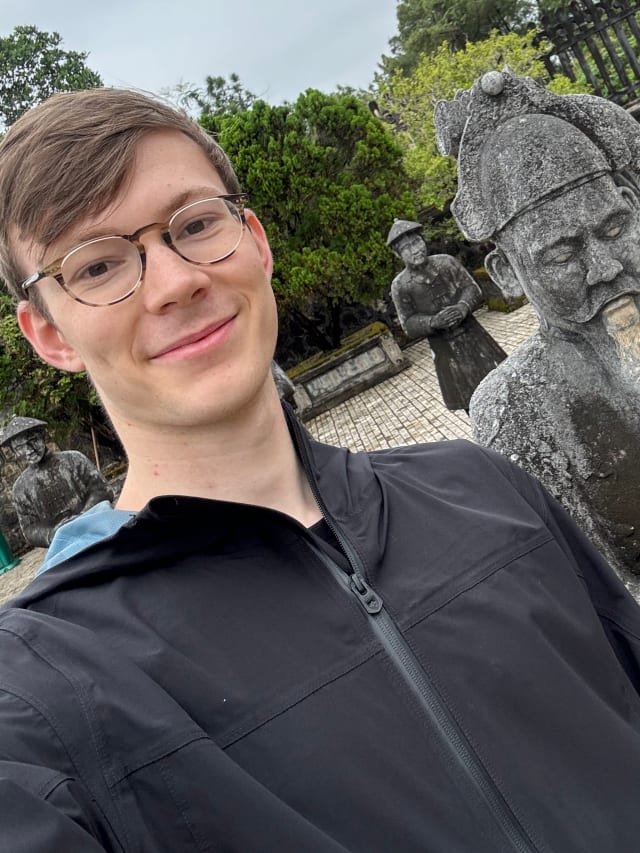 selfie with statue
