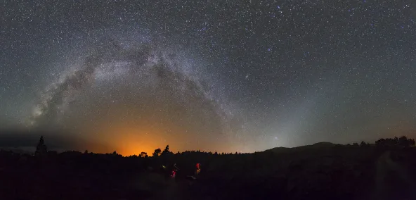 Vía Láctea y luz zodiacal en La Palma