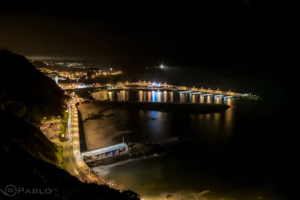 Nocturna de Candás desde el mirador de La Formiga