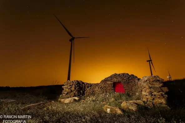 Refugio de Pastores y Aerogeneradores