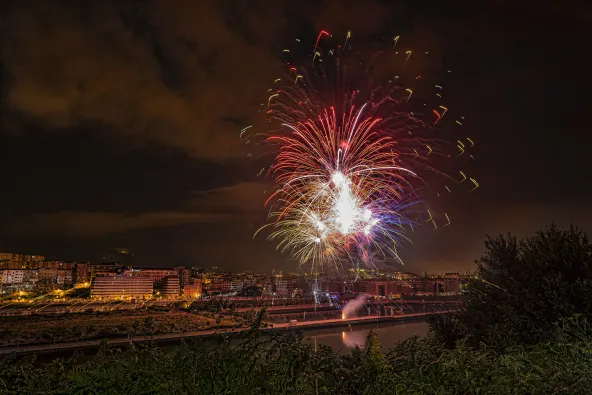 Fuegos artificiales mirando hacia Barakaldo