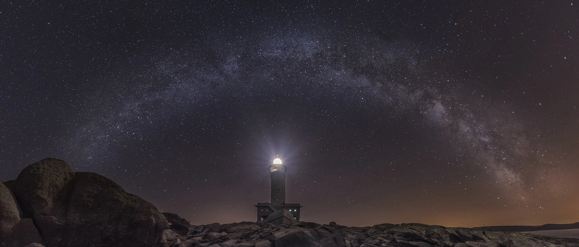 Faro de Punta Nariga