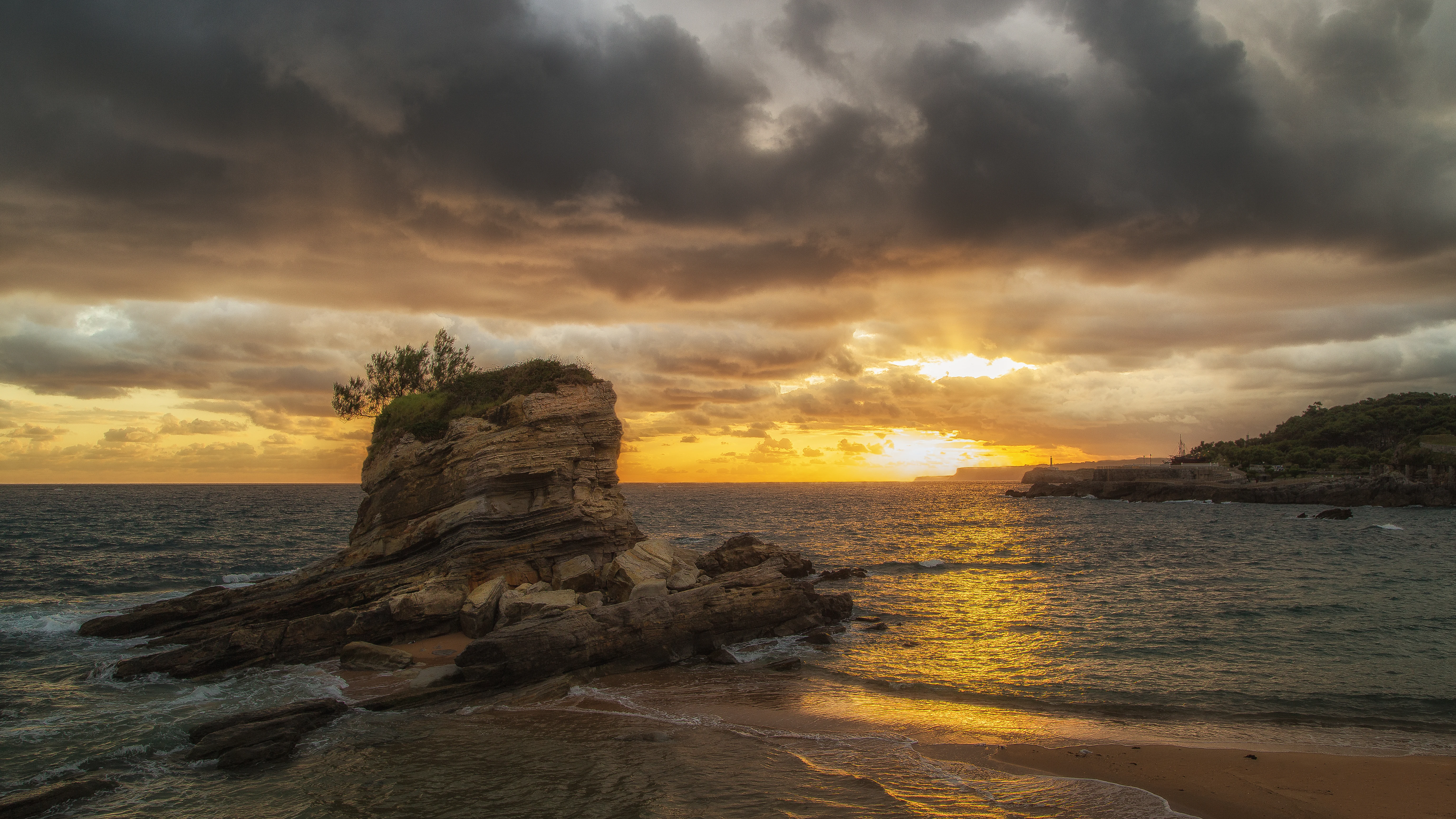 Playa El Camello, La Peña Vieja