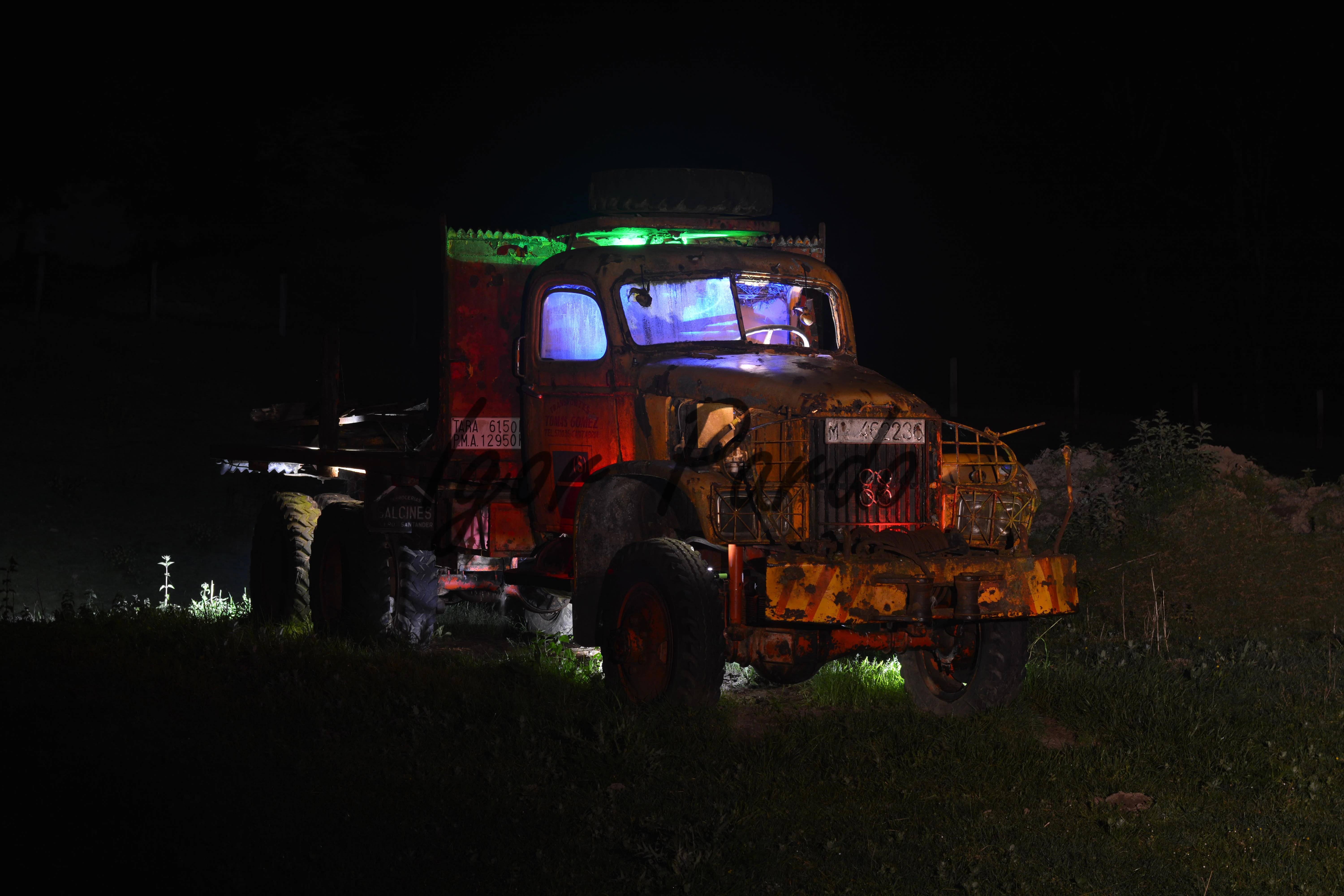 Camion en la noche