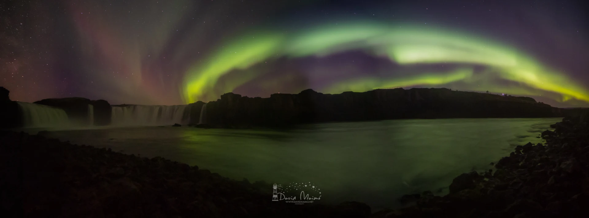 Panorámica Godafoss con Auroras