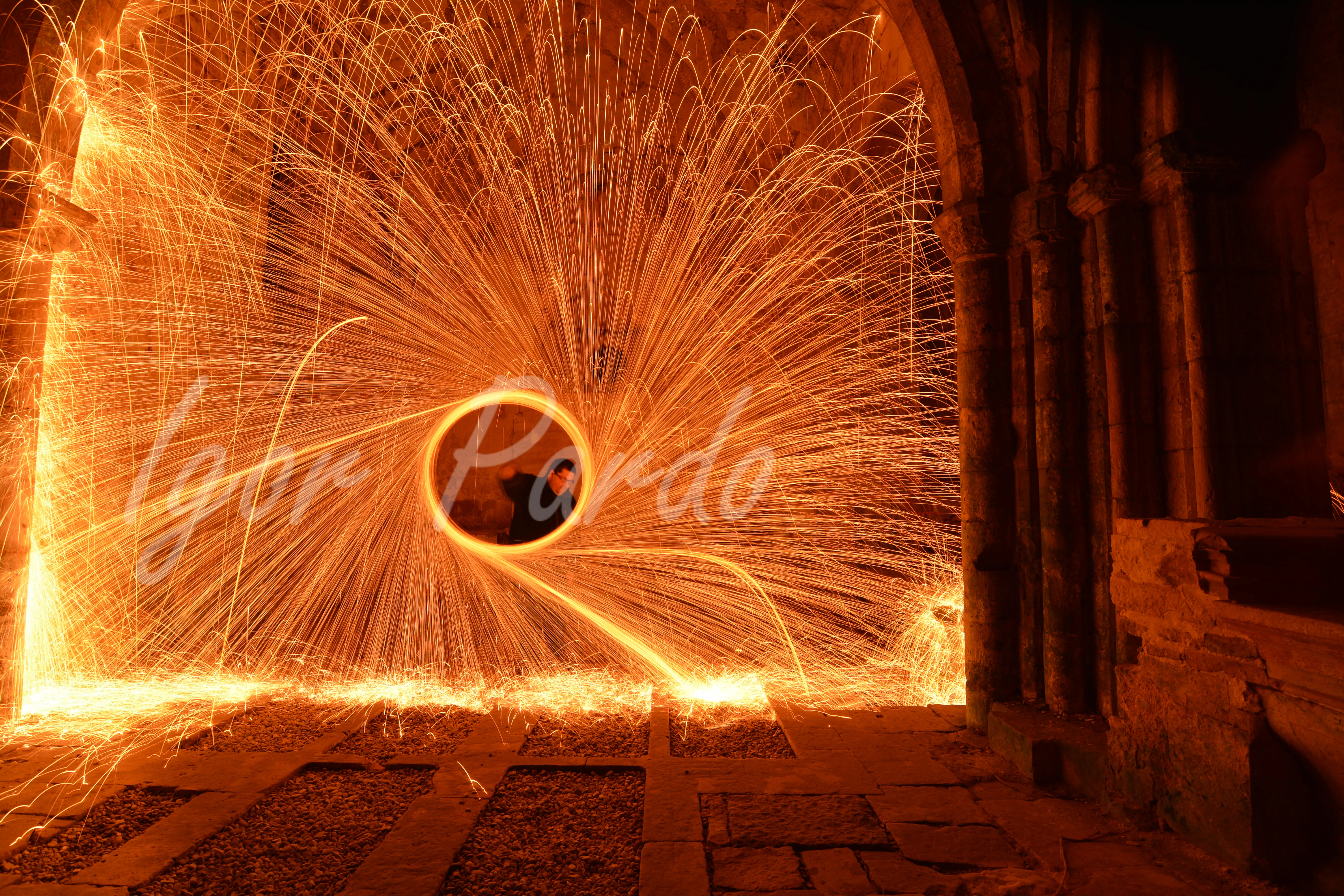 Espectaculares Chispas en la Noche