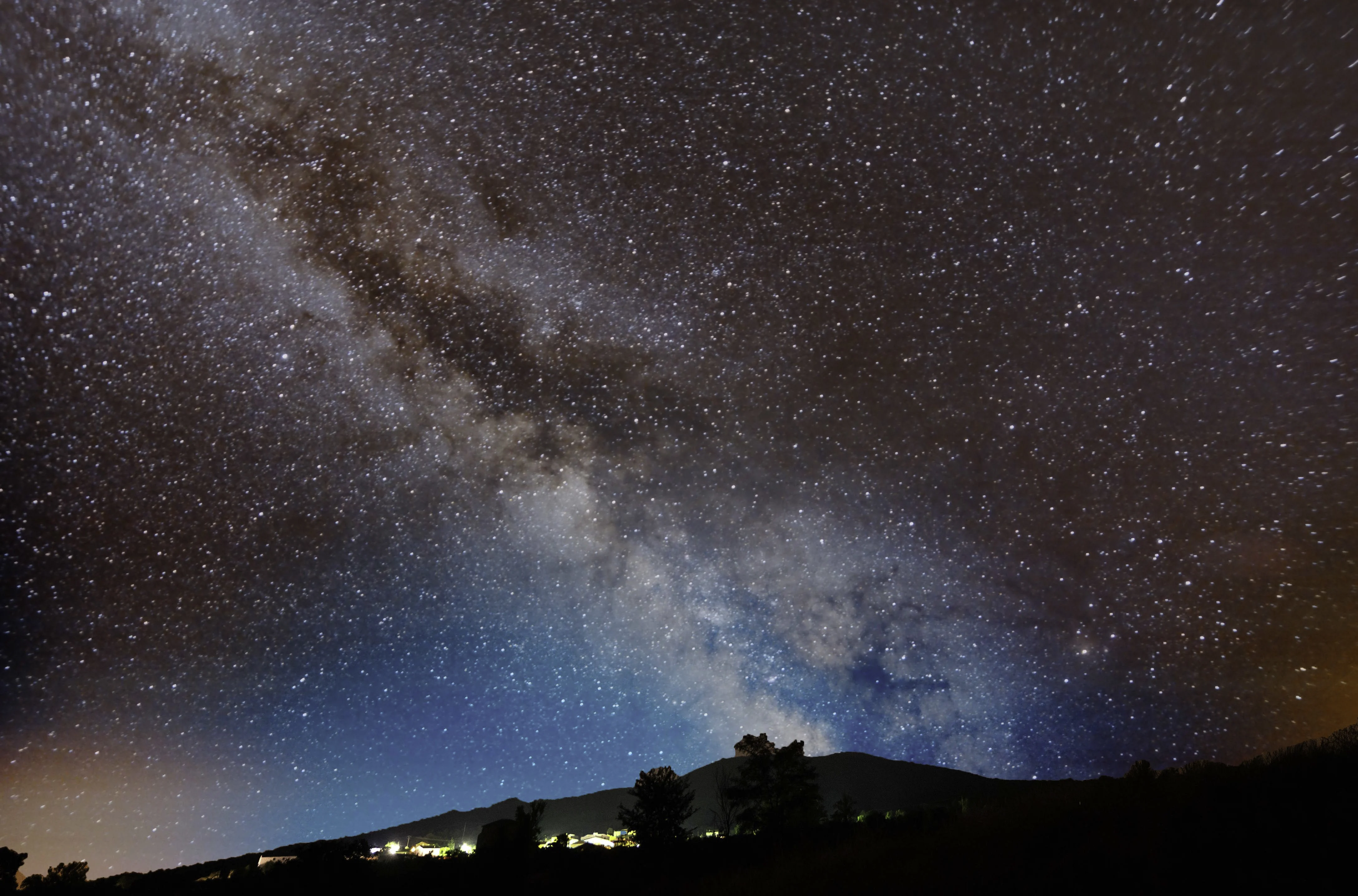 Vía Lactea sobre Piernigas