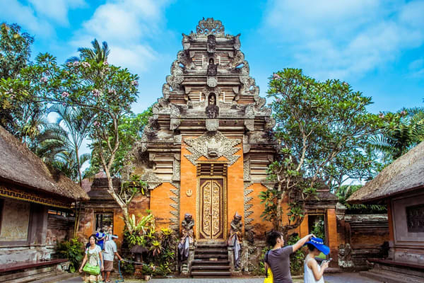 A Royal Juxtaposition Ubud Palace and the Ubud Art Market