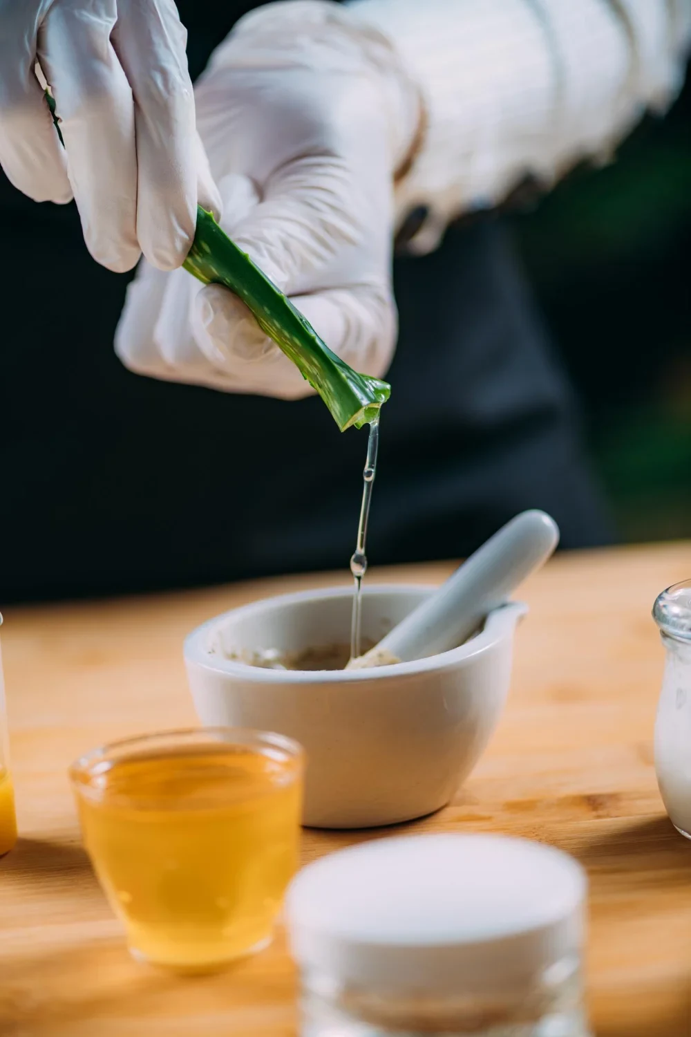 Careful extraction of natural plant ingredients used in Duori patches, ensuring purity and quality sourcing