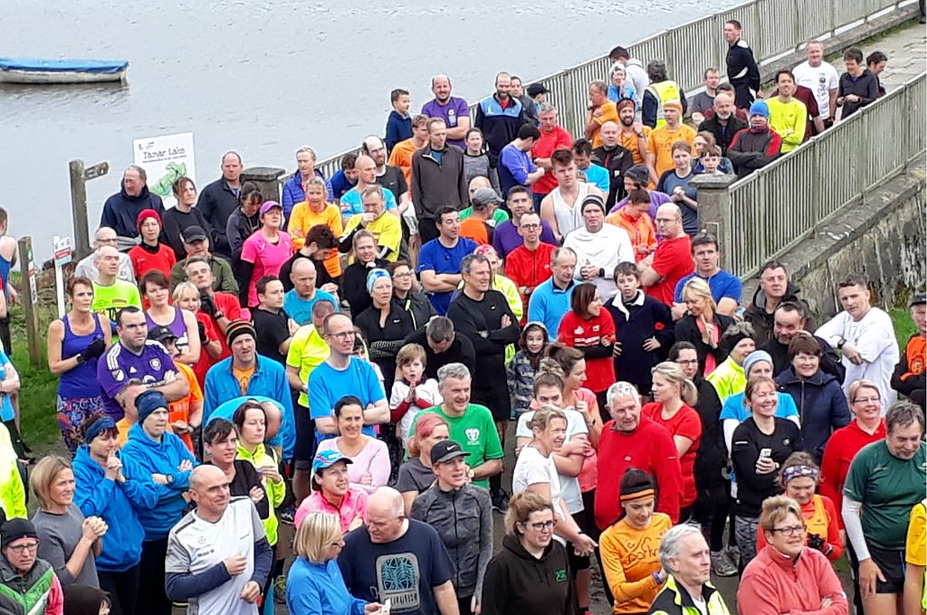 Runners waiting for the start (of a parkrun)