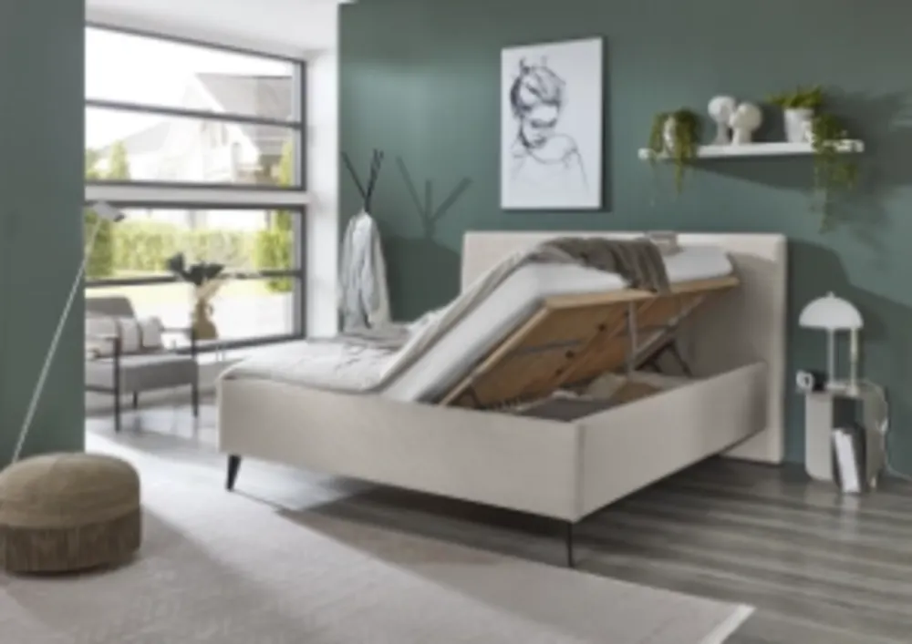 Schlafzimmer mit bequemer Matratze auf einem modernen Holzrahmenbett Matratzen für höchsten Schlafkomfort