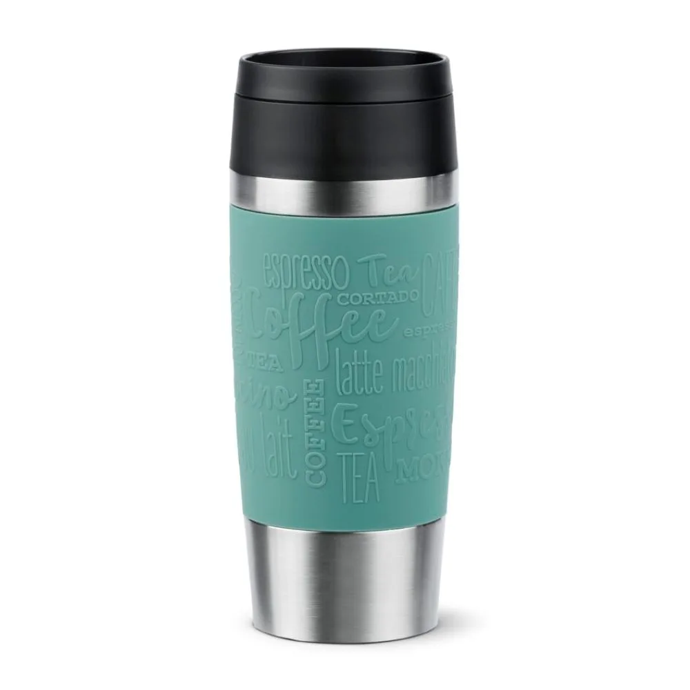 Thermobecher mit Kaffeeprägung – Becher mit Edelstahl und schwarzem Deckel Frontalansicht eines Thermobechers mit türkisfarbenem Griff in Wellenoptik und Edelstahlakzenten aus Augenhöhe aufgenommen