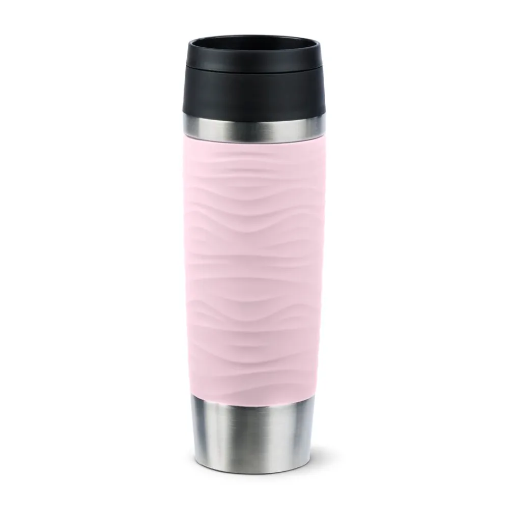 Rosa Thermobecher mit Edelstahl – stilvoller Becher mit rutschfester Struktur Rosa Thermobecher mit Edelstahlrand und gewellter Oberfläche, freigestellt vor weißem Hintergrund