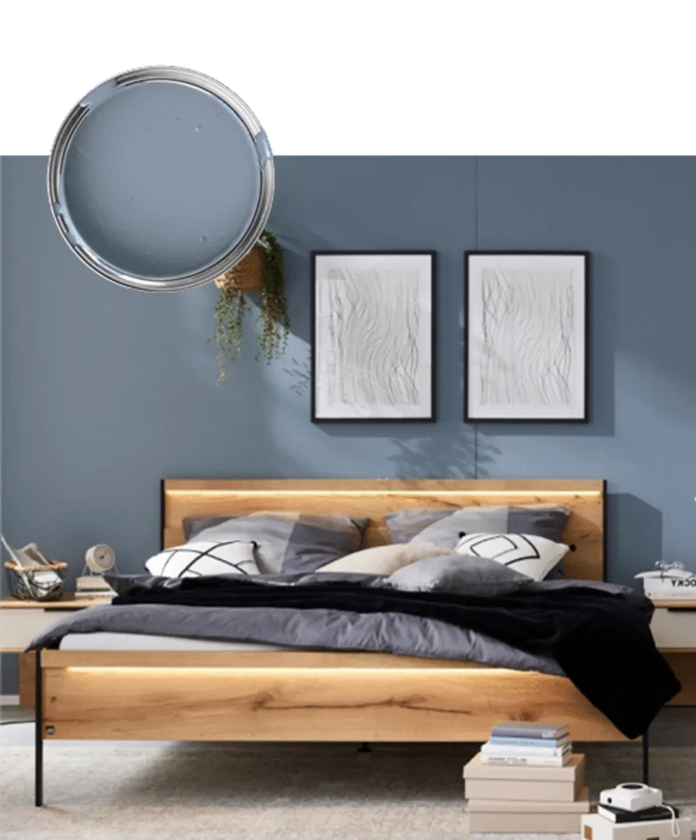 Color Your Life – Farbthema Blau Schlafzimmer mit ruhiger blauer Wandfarbe und stilvollen Wandbildern