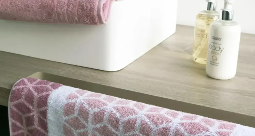 Header Aufbewahrungskorb für Badezimmer Header Badezimmerkorb mit Seife, Handtüchern und dekorativer Pflanze