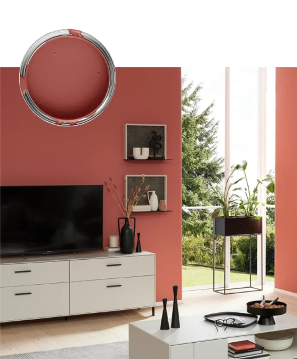 Color Your Life – Farbthema Koralle Wohnzimmerwand in Korallenfarbe mit passender Dekoration und TV-Möbeln