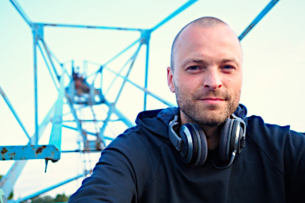 DJ Jab during the <i>Fireabend</i> cover shoot in 2018.