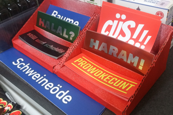 <b>Haram!</b>, <b>Halal?</b>, <b>Still und schuldig</b>, <b>Çüş!!!</b>, <b>PROWOKECUNT</b>, <b>Schweineöde</b> - Stickers by DJ Jab in November 2023.