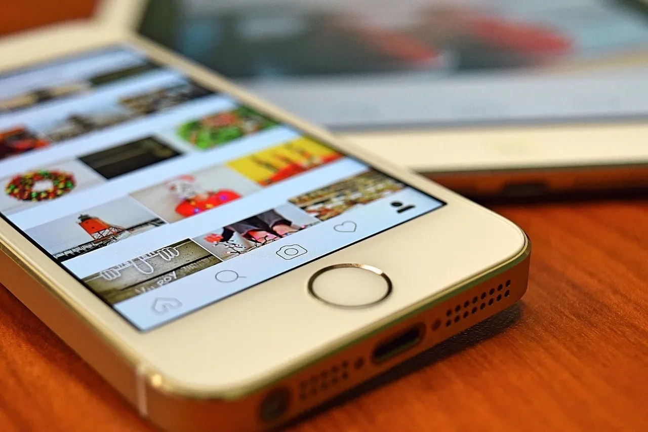 Instagram ou Facebook : quelle plateforme choisir pour votre stratégie social media ?
