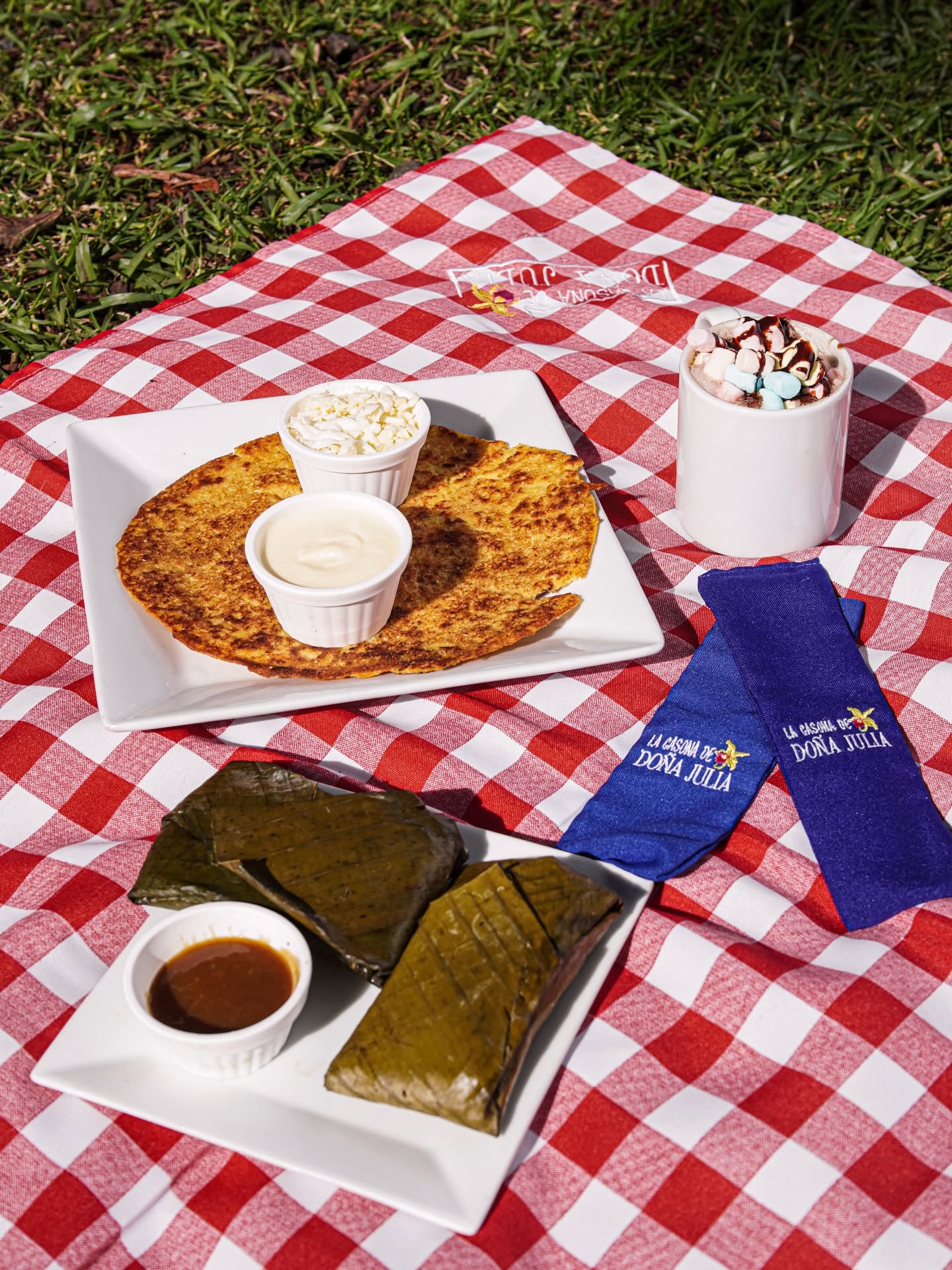 Chorreadas de maíz con natilla y tamal asado
