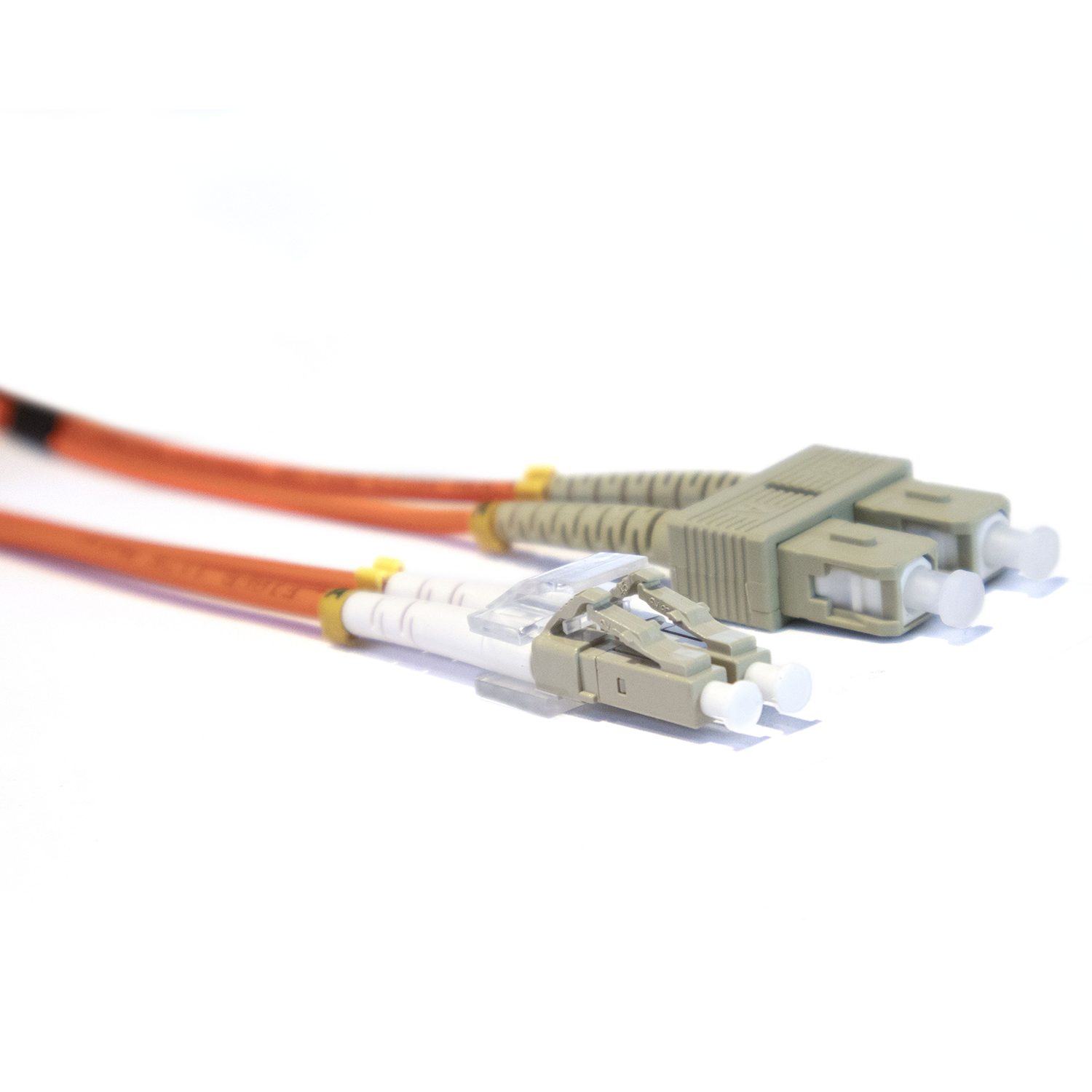 CATF-LP-SP5CR03M - LP/SP5CR03M PATCH CORD DE FIBRA OPTICA LC/SC DUPLEX MULTIMODO 3MTS, CATCOM